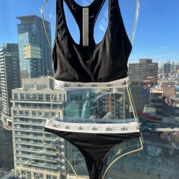 🆕 ALO YOGA 🧿 BNWOT Icon Ribbed Henley Sports Bra + Icon Thong Bundle - Size L - Picture 2 of 14